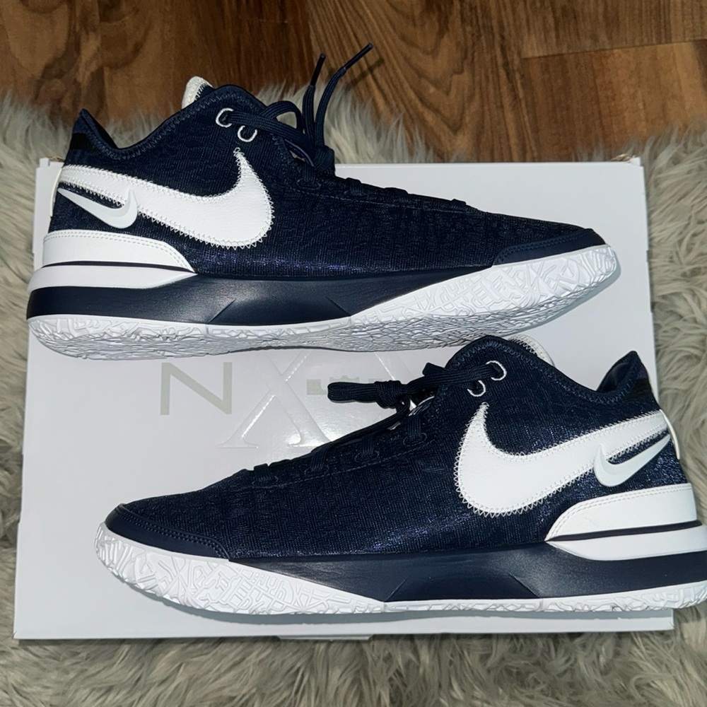 Zoom Lebron NXXT GEN TB P. Exclusive color from UTAH STATE x NIKE